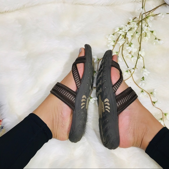 Skechers Shoes - Vintage Skechers brown sandals